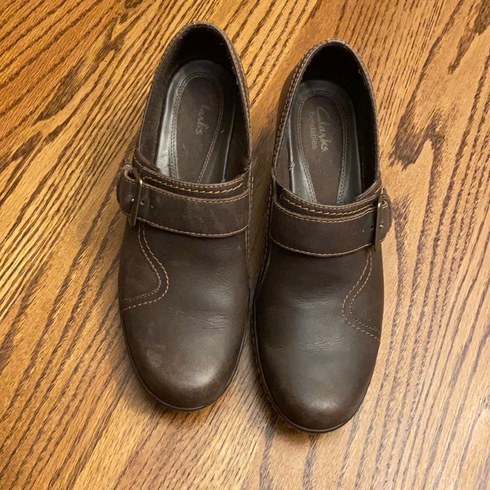 Clarks bendables, leather heeled shoe